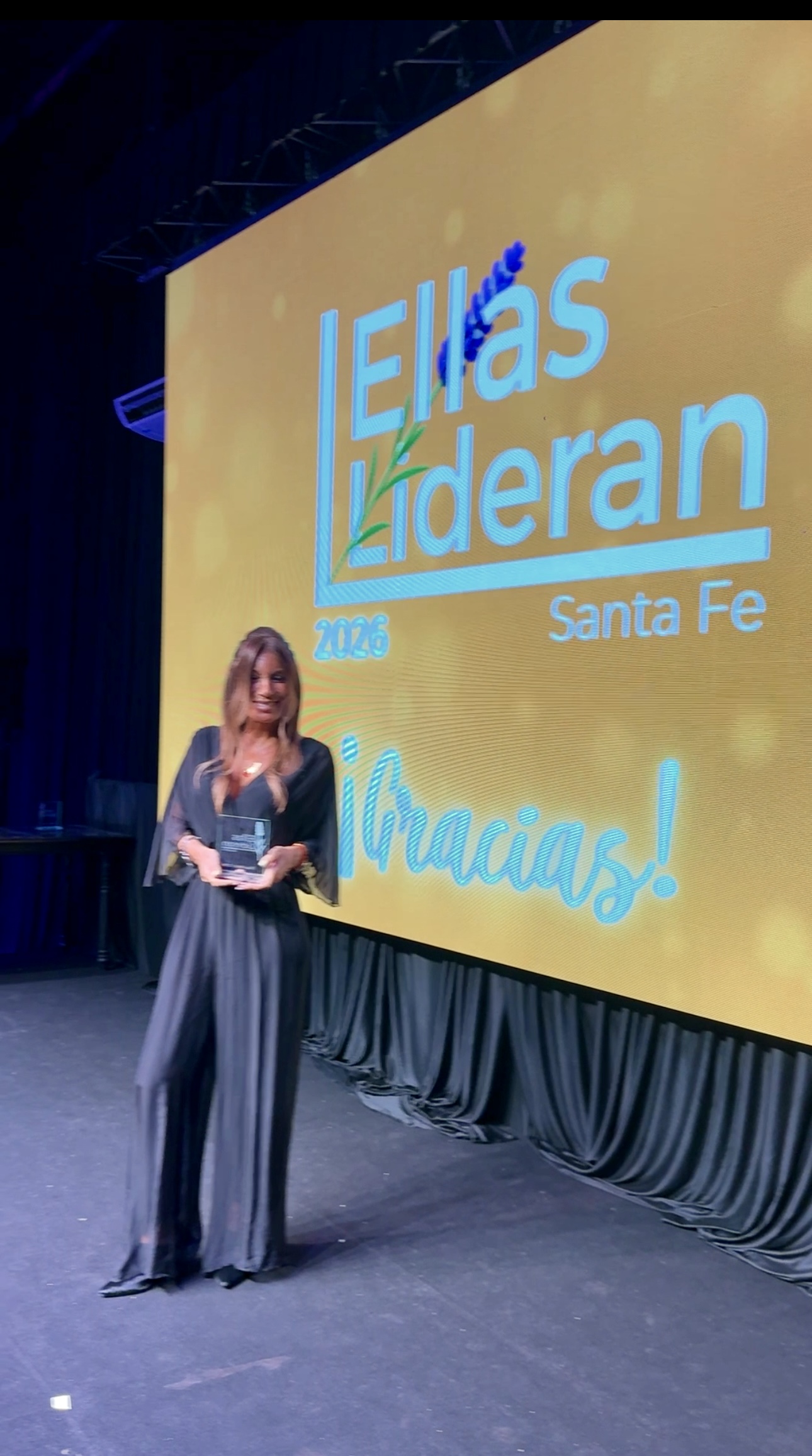 Dra. Marcela Ré en el escenario de Ellas Lideran Santa Fe 2026